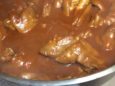 Cazuela de manitas de cerdo en salsa vizcaina